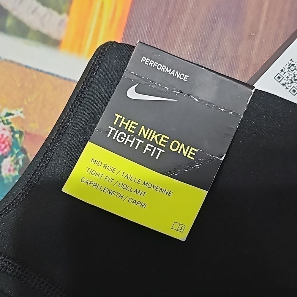 Nike Black Capri Tights Size XXS New - Picture 4 of 6